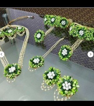 Flower jewellery