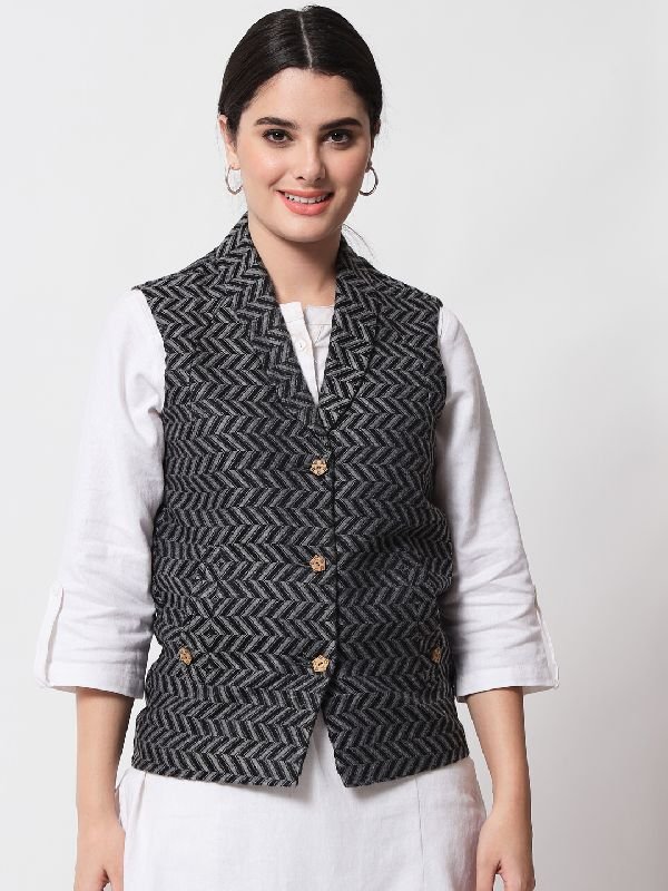 sleeveless woolen jacket