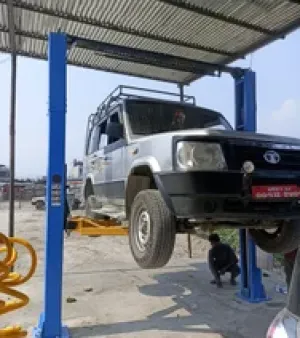 Two Post Hydraulic Lift, Material : Mild Steel