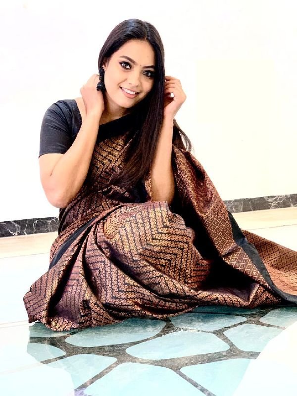 Banarasi Kela Silk Copper Zari Saree